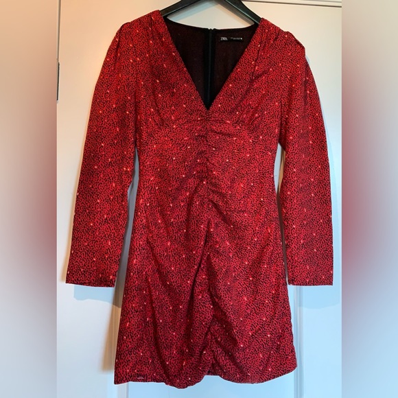 LN ZARA RUCHED FRONT DRESS. FULLY LINED. HIDDEN BACK ZIPPER. DRESS IS FITTED. - Picture 15 of 16